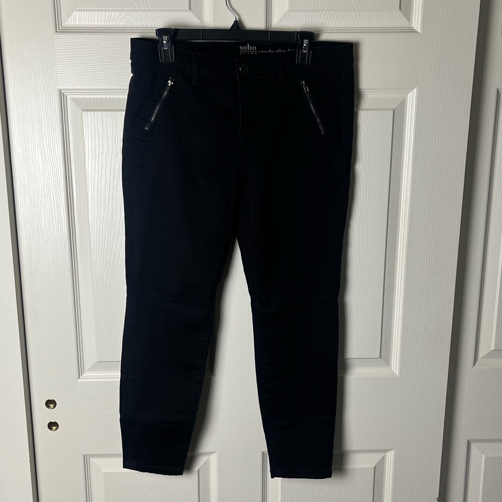 Black Skinny Jeans with Zipper Pockets
